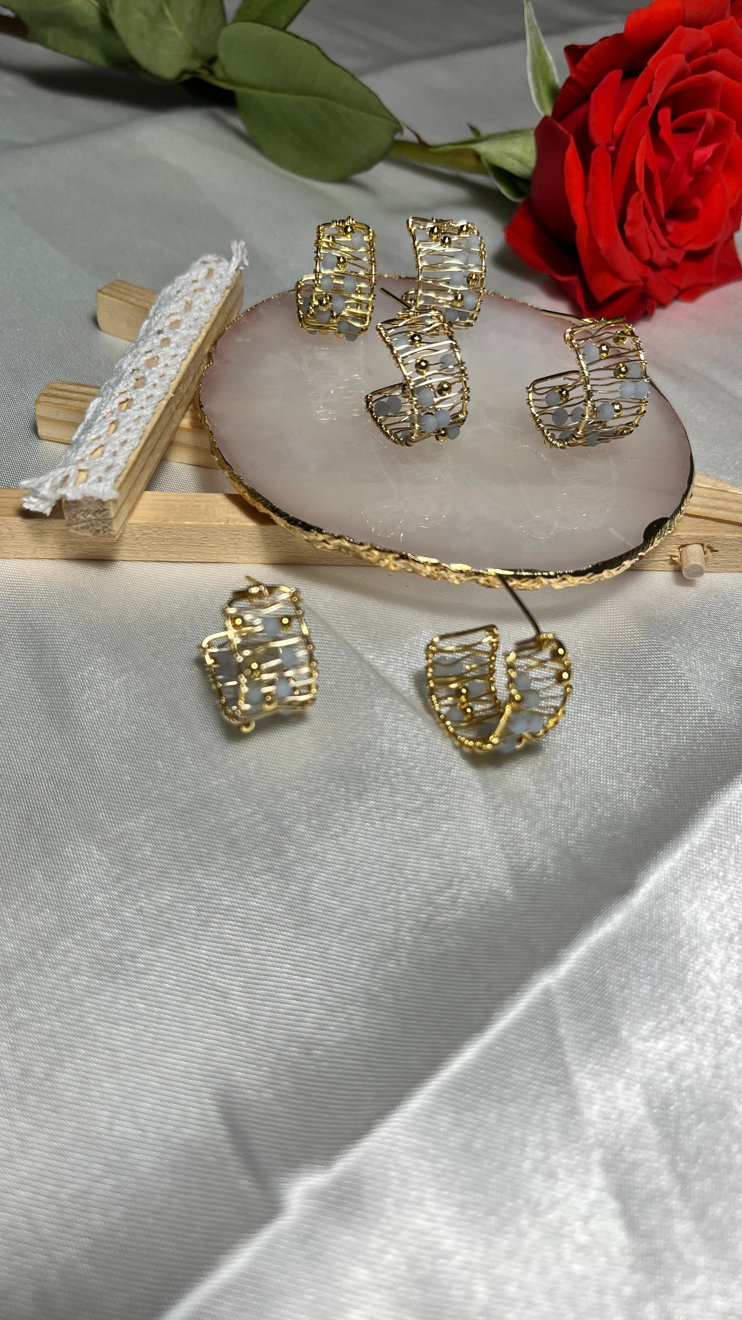 Ariana’s earings