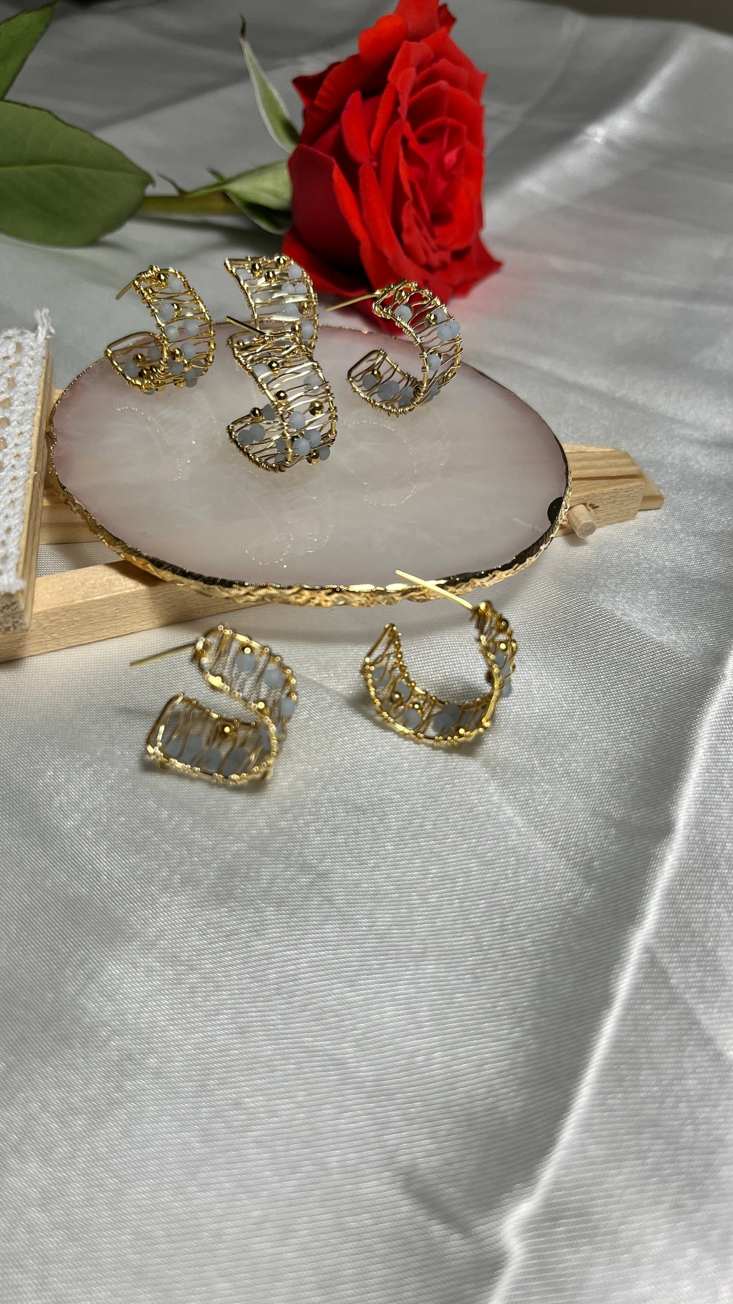 Ariana’s earings