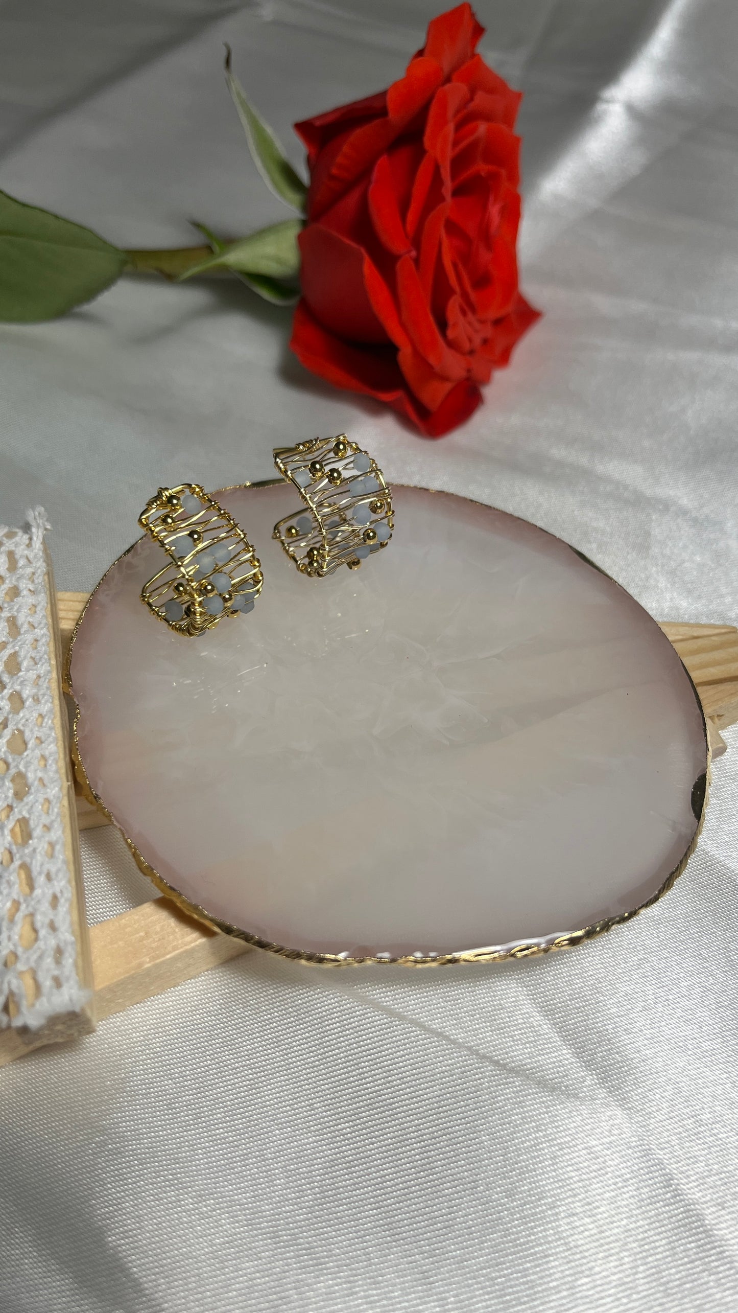 Ariana’s earings